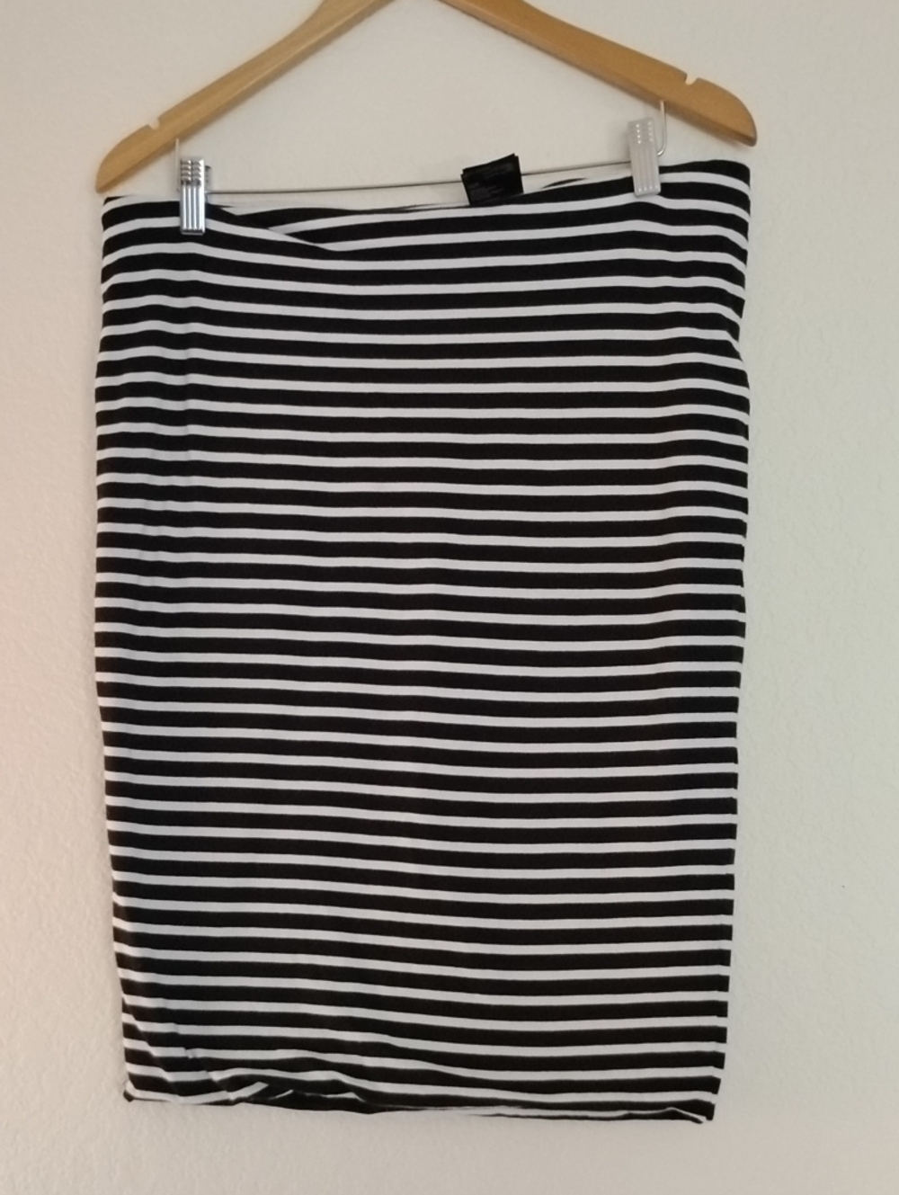 Women's Black and White Striped Pencil Skirt